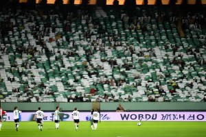 梅西领衔世俱杯揭幕战，票价跳水空座多引发FIFA关注